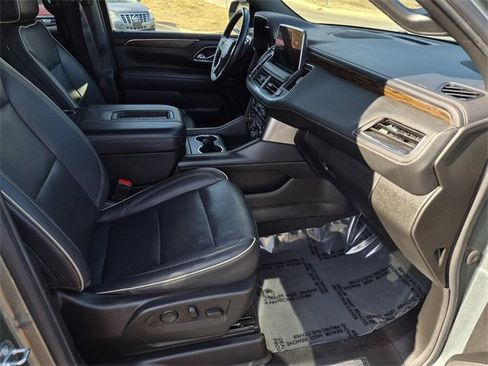 Used 2023 Chevrolet Suburban Premier image 13