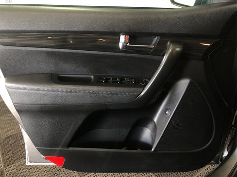 Used 2012 Kia Sorento LX image 15