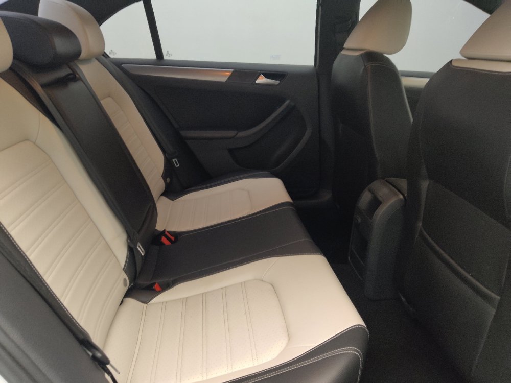 Used 2016 Volkswagen Jetta Sport FWD image 19