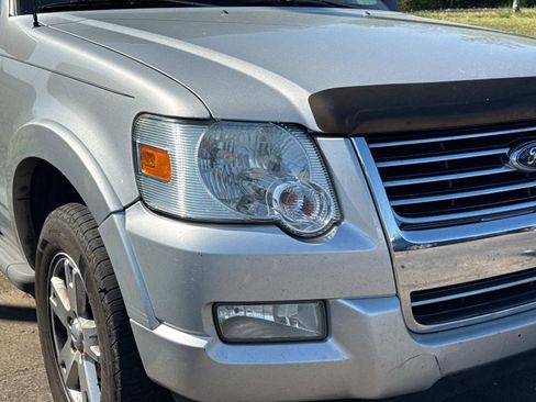 Used 2010 Ford Explorer XLT image 12