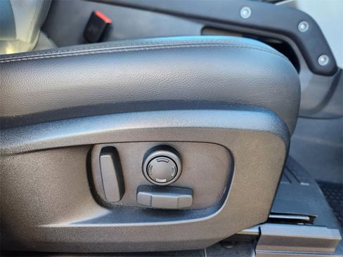 Used 2024 Land Rover Defender 110 S image 18