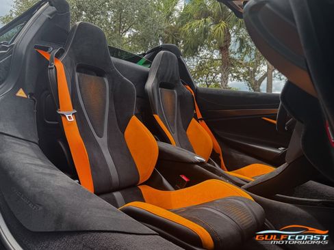 Used 2025 McLaren 750S Spider image 32