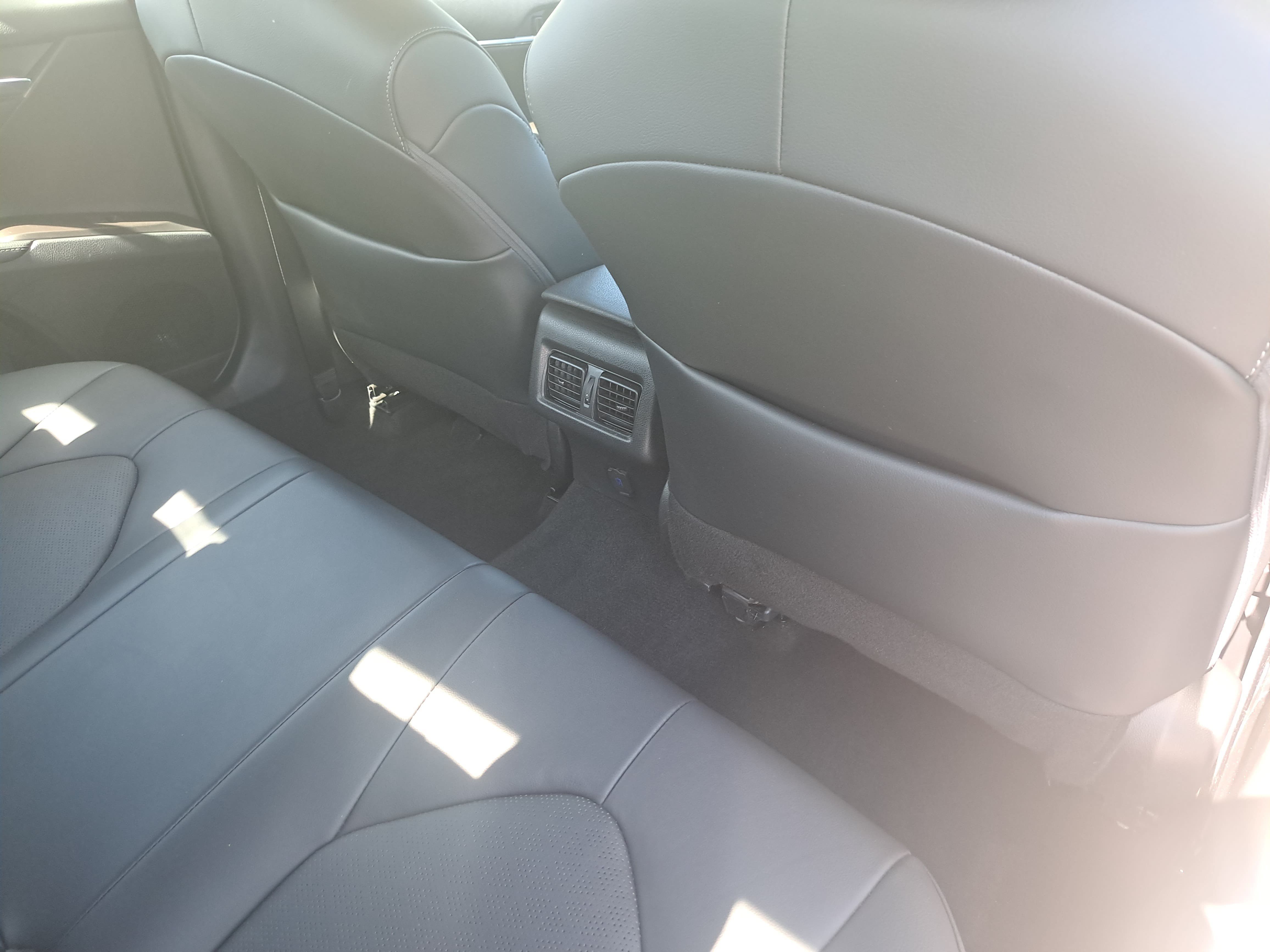 Used 2022 Toyota Camry XSE FWD image 11