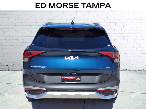 Used 2025 Kia Sportage EX image 4