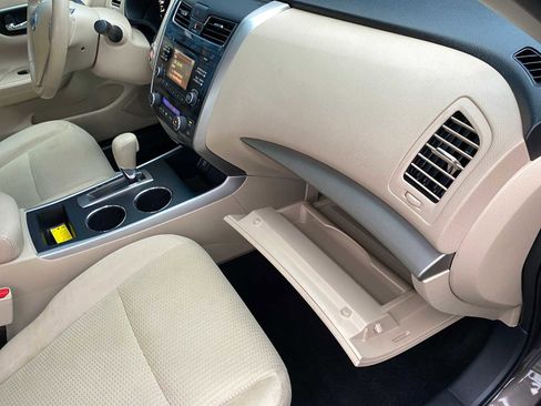 Used 2015 Nissan Altima 2.5 SV image 25