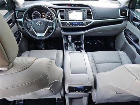 Used 2018 Toyota Highlander Limited image 19
