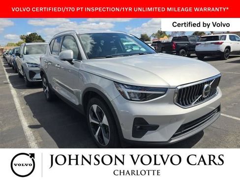 Used 2025 Volvo XC40 B5 Plus image 1