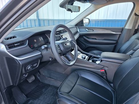 Used 2023 Jeep Grand Cherokee L Limited w/ Luxury Tech Group II AWD/4WD image 6