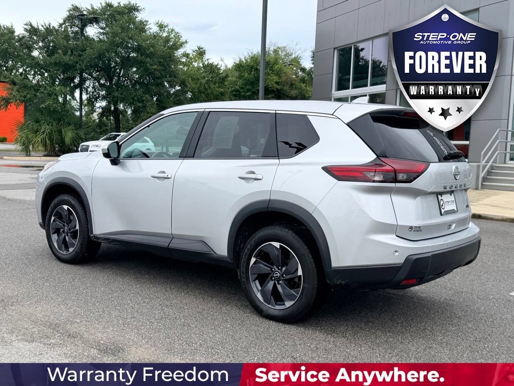 Used 2024 Nissan Rogue SV FWD image 4