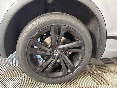 Used 2023 Volkswagen Tiguan SE R-Line FWD image 31