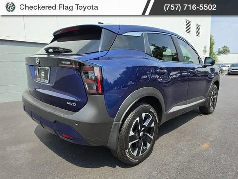 Used 2025 Nissan Kicks SV AWD/4WD image 5