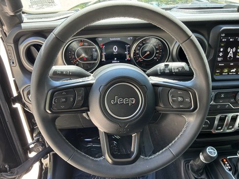 Used 2023 Jeep Wrangler Freedom Edition image 18