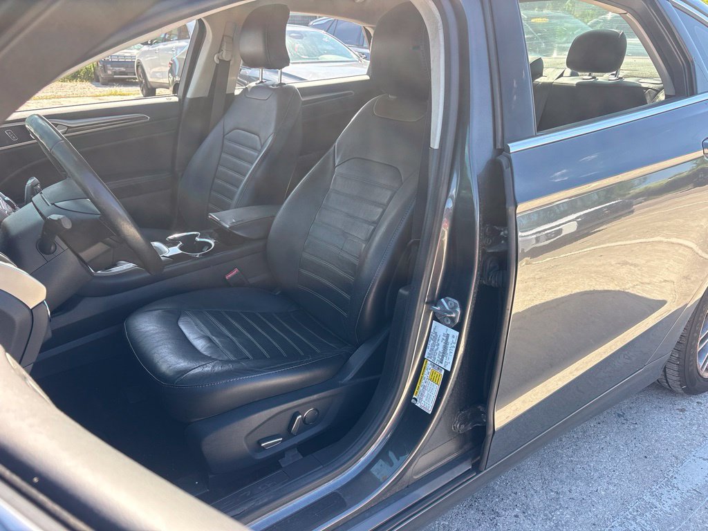 Used 2015 Ford Fusion SE w/ Equipment Group 202A FWD image 9