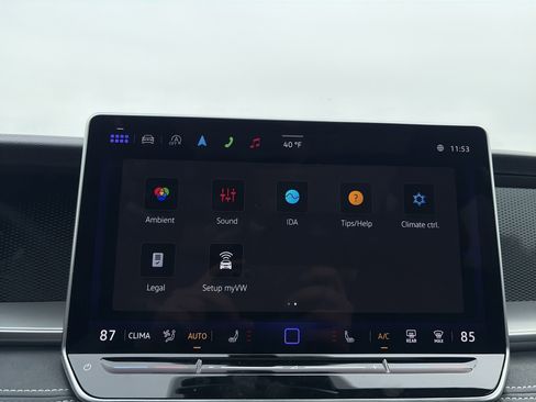 Used 2025 Volkswagen Tiguan SE R-Line image 44