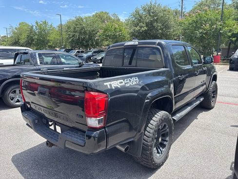 Used 2016 Toyota Tacoma TRD Sport AWD/4WD image 3