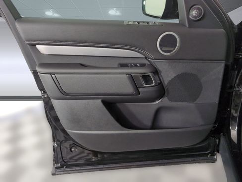 Certified 2025 Land Rover Discovery Dynamic SE image 18