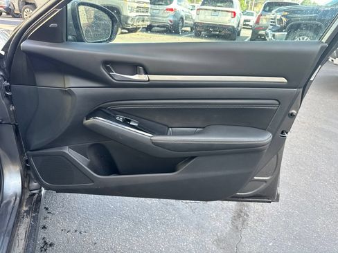 Used 2021 Nissan Altima 2.5 SV w/ SV Premium Package FWD image 11