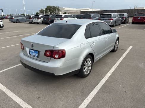Used 2010 Volkswagen Jetta Limited Edition image 5