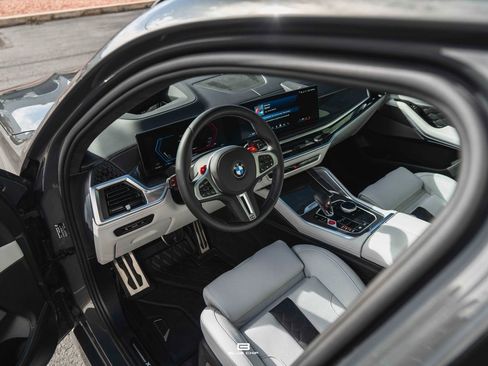Used 2025 BMW X5 M Competition w/ Executive Package image 22