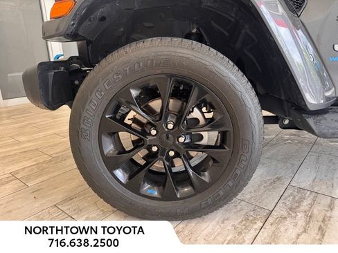 Used 2023 Jeep Wrangler Unlimited Sahara w/ Cold Weather Group AWD/4WD image 23
