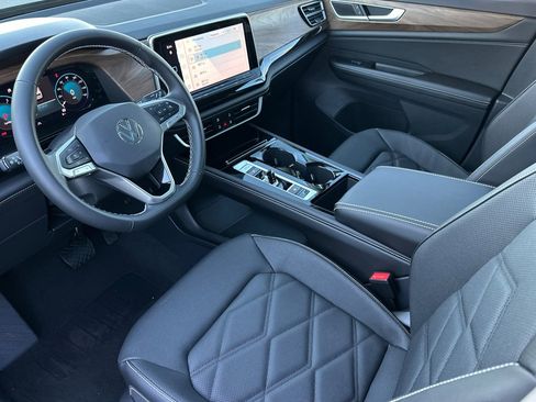 New 2026 Volkswagen Atlas SE FWD image 8