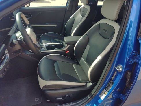 Used 2025 Kia K4 GT-Line w/ GT-Line Premium Package FWD image 3