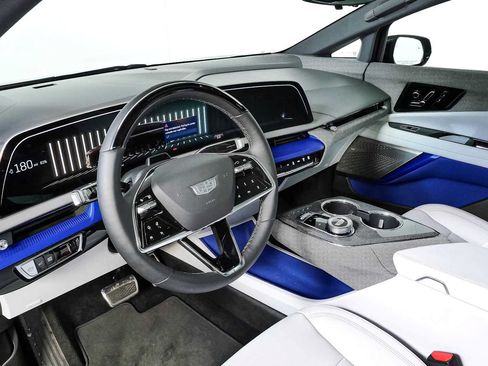 Certified 2025 Cadillac Optiq Luxury 1 AWD/4WD image 4