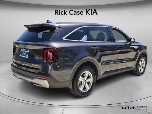 Certified 2025 Kia Sorento LX image 7