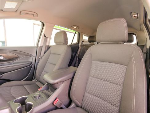 Used 2024 GMC Terrain SLE image 27