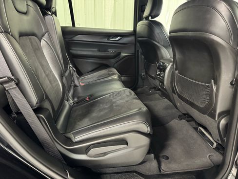 Used 2023 Jeep Grand Cherokee L Laredo image 11