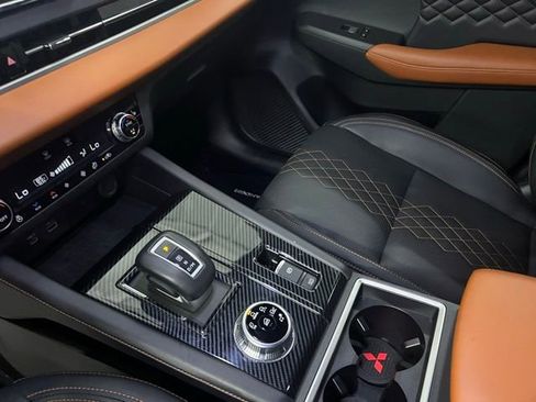 Used 2024 Mitsubishi Outlander SEL image 32