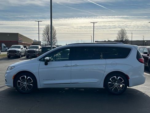 New 2026 Chrysler Pacifica Pinnacle image 4