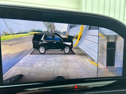 Used 2023 Cadillac Escalade Sport Platinum w/ LPO, ONYX Package image 33