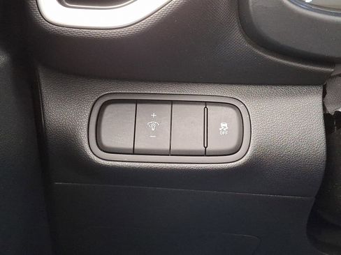 Certified 2023 Hyundai Venue SEL image 25