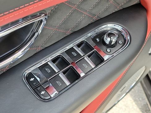 Used 2021 Bentley Bentayga Speed AWD/4WD image 26