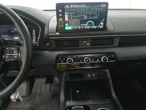 Used 2024 Honda Pilot Elite image 7