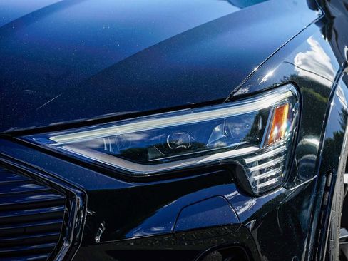 Certified 2023 Audi e-tron S Prestige w/ Prestige Package image 7