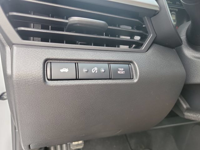 Used 2025 Nissan Altima 2.5 SV FWD image 30
