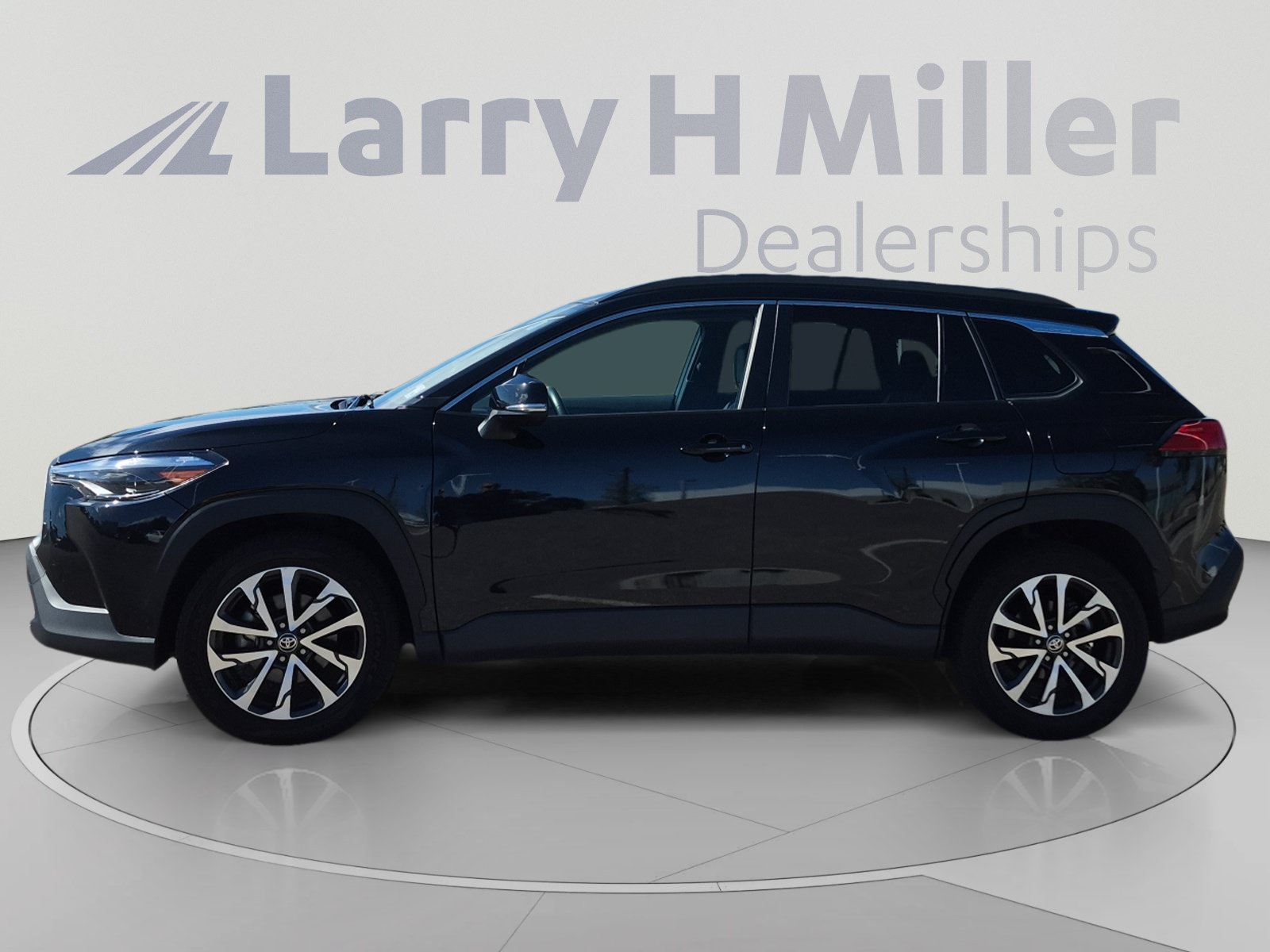 Certified 2025 Toyota Corolla Cross XLE AWD/4WD image 2