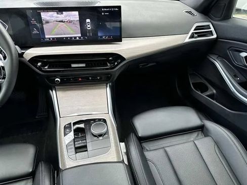 Used 2025 BMW 330i xDrive Sedan AWD/4WD image 16