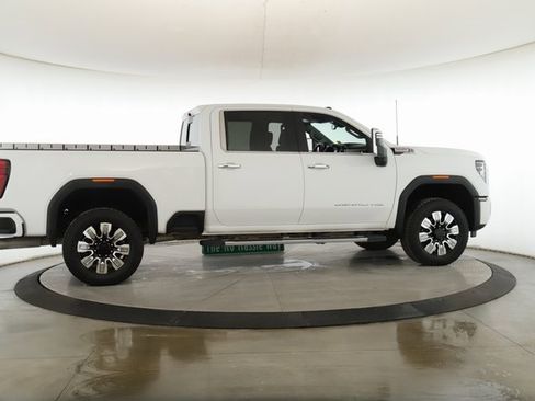 Used 2025 GMC Sierra 2500 Denali image 6