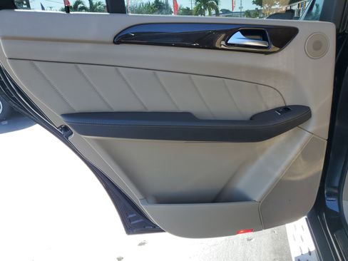 Used 2016 Mercedes-Benz GL 450 4MATIC w/ Premium I Package image 32