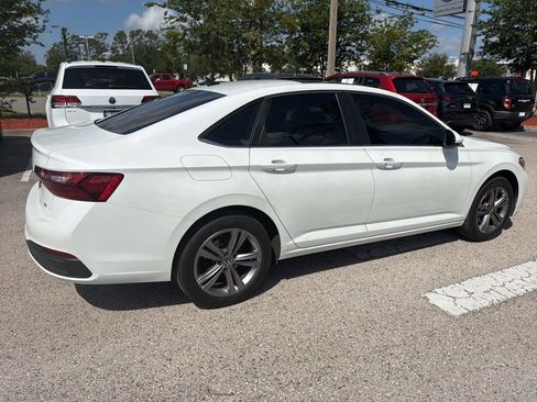 Certified 2023 Volkswagen Jetta SE w/ Panoramic Sunroof Package FWD image 14