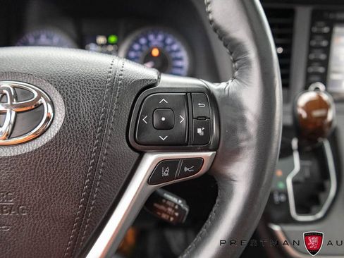 Used 2020 Toyota Sienna Limited image 30