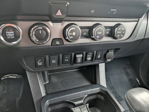 Used 2019 Toyota Tacoma TRD Sport image 19