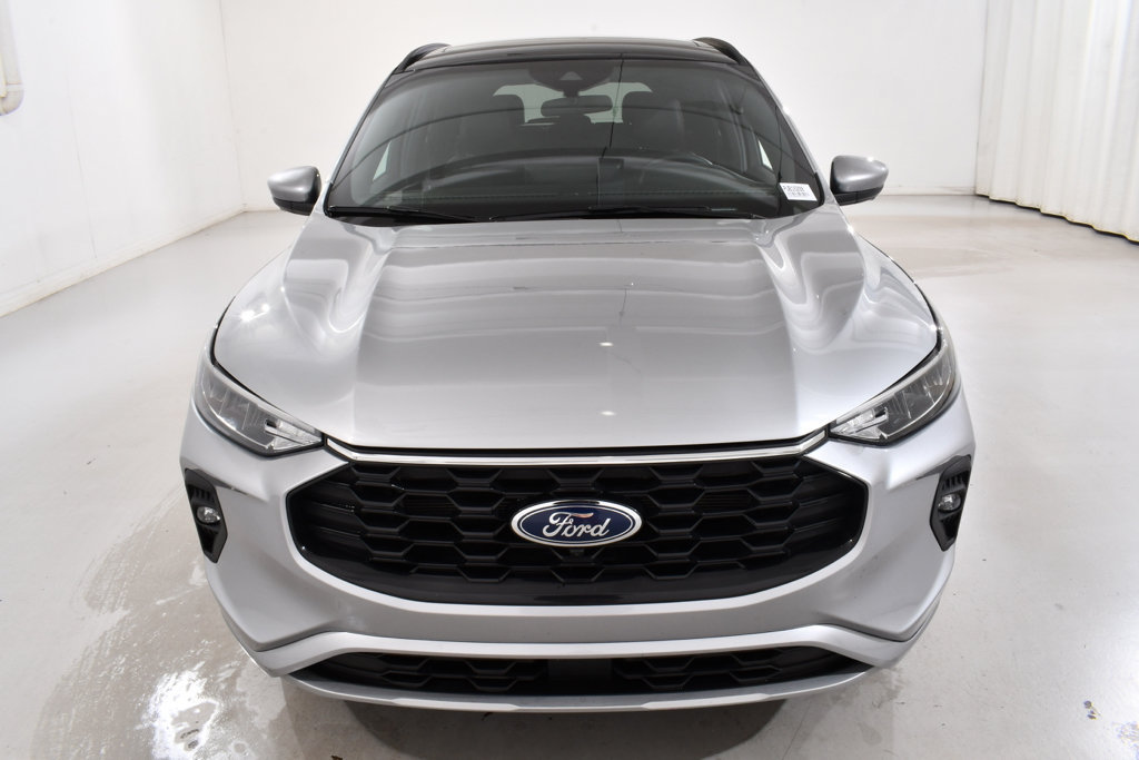 Used 2023 Ford Escape ST-Line Select w/ Tech Pack #2 AWD/4WD image 3