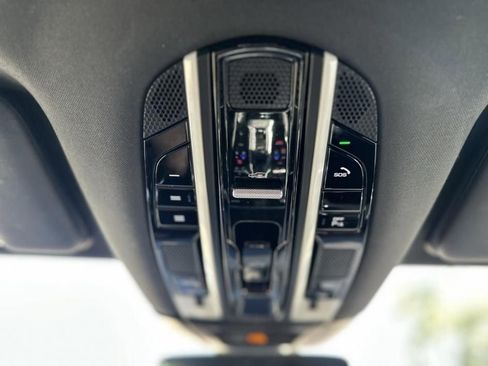 Used 2020 Porsche Cayenne image 30