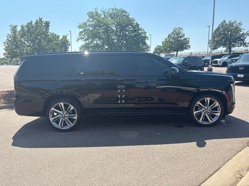 Used 2025 Cadillac Escalade ESV Sport Platinum w/ LPO, ONYX Package AWD/4WD image 6