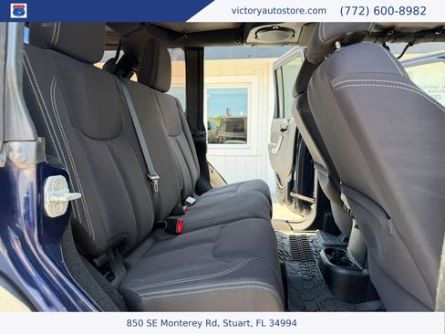 Used 2013 Jeep Wrangler Unlimited Rubicon w/ Connectivity Group AWD/4WD image 29