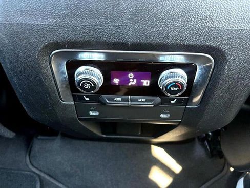 Used 2022 GMC Yukon SLT w/ SLT Luxury Package image 39